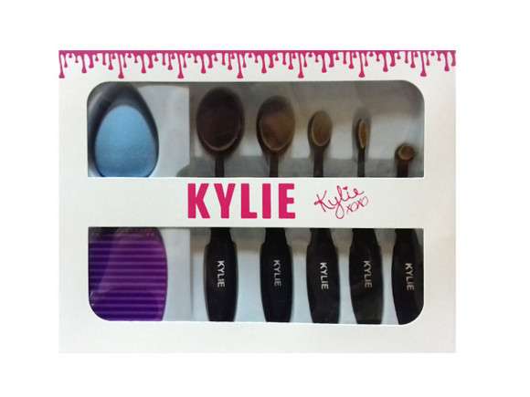 Набор Kylie( 5 кистей + бьюти блендер)