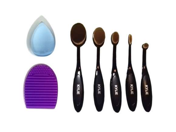 Набор Kylie( 5 кистей+ бьюти блендер)